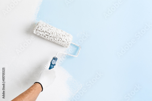 Fotografija Close up of painter hand painting a wall
