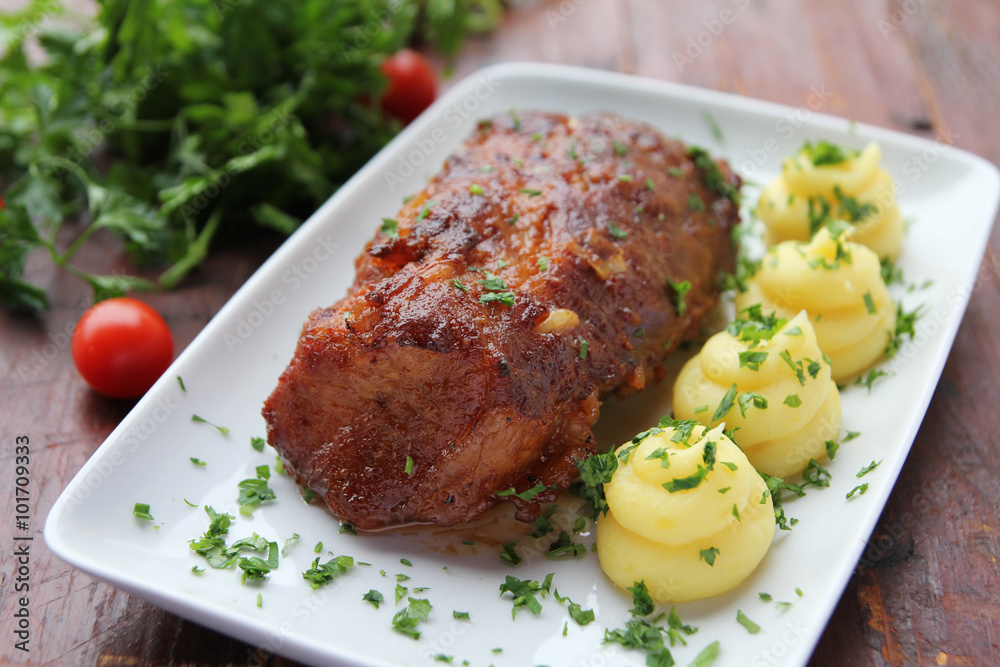 Pork Roast with Vegetables and Spices Pork Roast with Vegetables and Spices