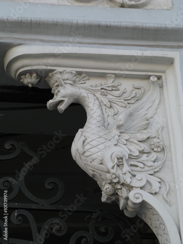 Украшение портала дома в Одессе