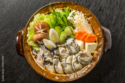 Fototapeta Naklejka Na Ścianę i Meble -  一般的な牡蠣の土手鍋　japanese Oyster Miso Hot Pot
