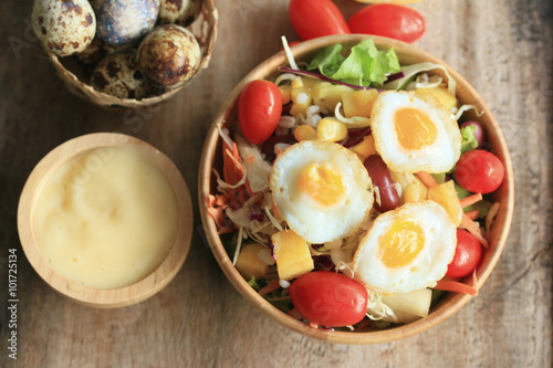 salad vegetable quail eggs