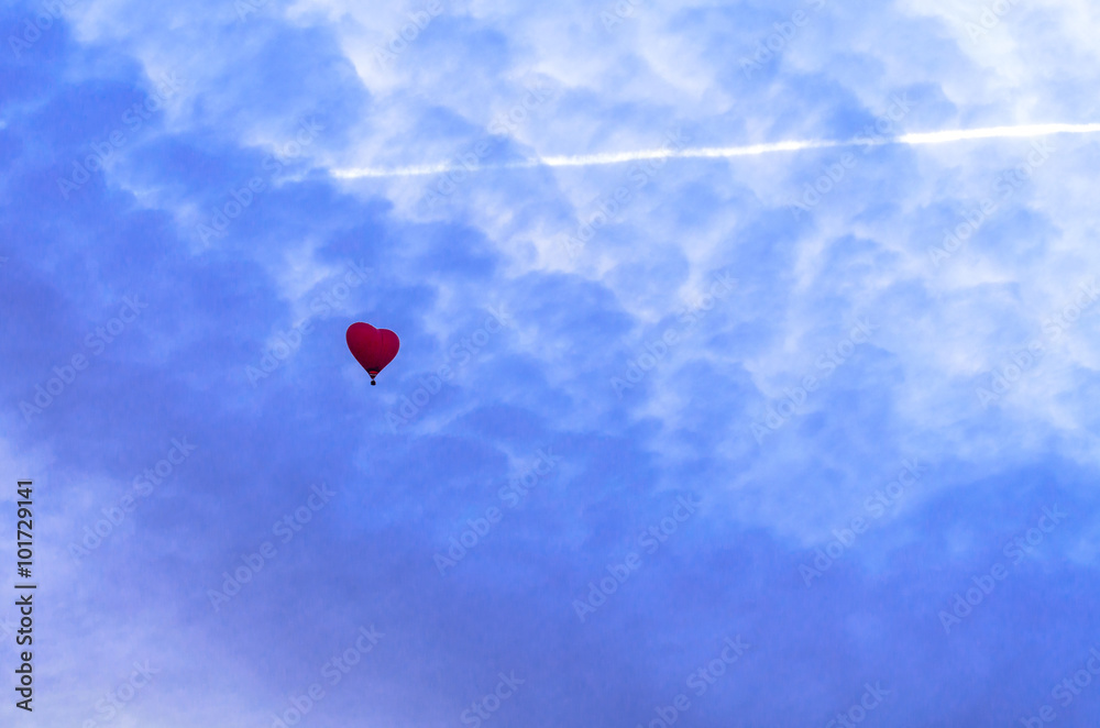 Obraz premium Hot air balloon flying in the sky with clouds