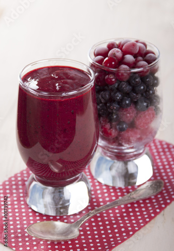  Smoothies of frozen raspberries, blueberries and cranberry with