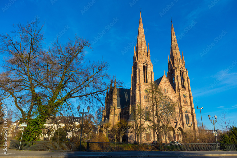 Φωτογραφία St. Paul Church from the Ill river in Strasbourg, Alsace, France