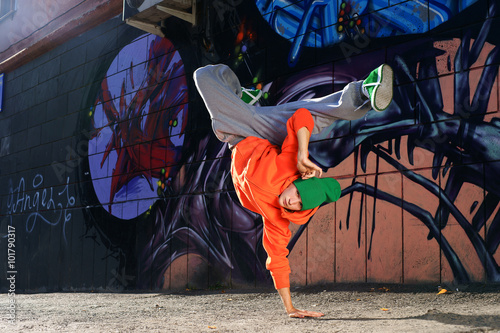 boy dancing on the street graffity wall