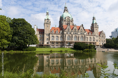 Fototapeta Naklejka Na Ścianę i Meble -  Reflection in lake of City hall in Hanover at summer day