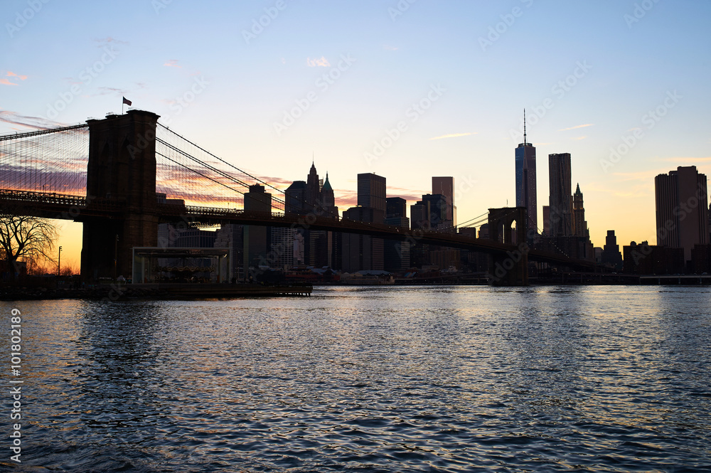 Fototapeta premium Brooklyn Bridge z dolną panoramą Manhattanu