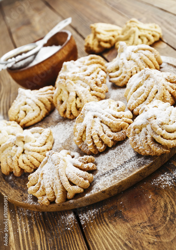 Shortbread with powdered sugar