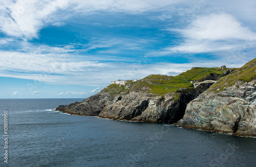 Küste und Brücke bei Mizen Head in Irland photo