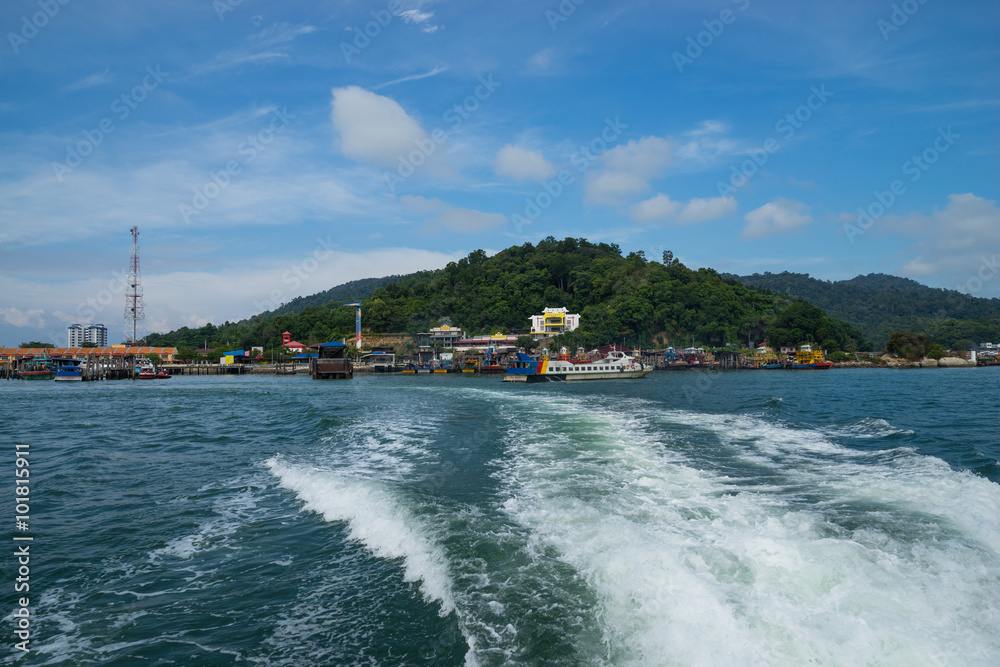 Φωτογραφία PANGKOR, MALAYSIA - 15TH JANUARY 2016; View of Pangkor island from the ferry