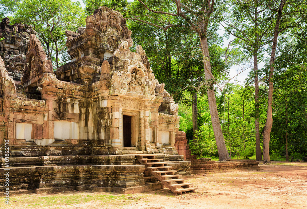 Entrance to ancient Thommanon temple in Angkor, Cambodia