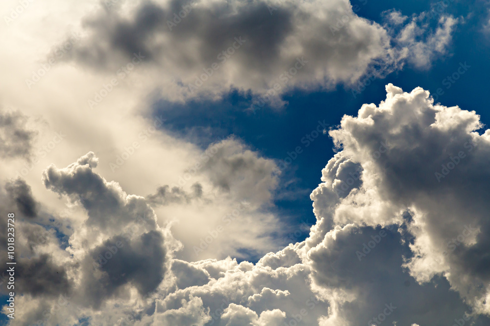 Obraz premium Clouds on blue sky background