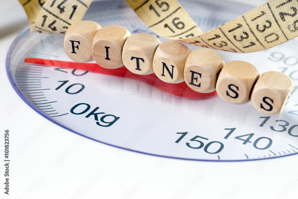 Fitness / Wooden dice with the word Fitness and a body scale Fitness / Wooden dice with the word Fitness and a body scale