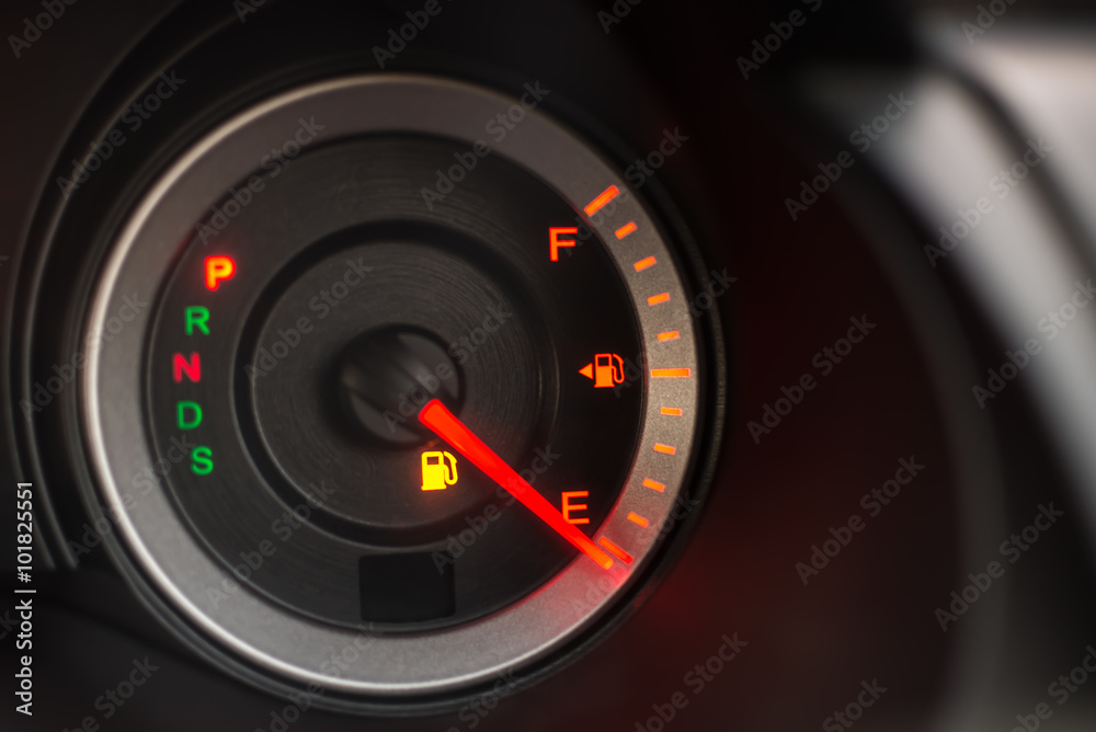 Naklejka premium Fuel meter on empty position