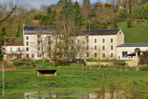  France, the picturesque village of Gaillon sur Montcient photo