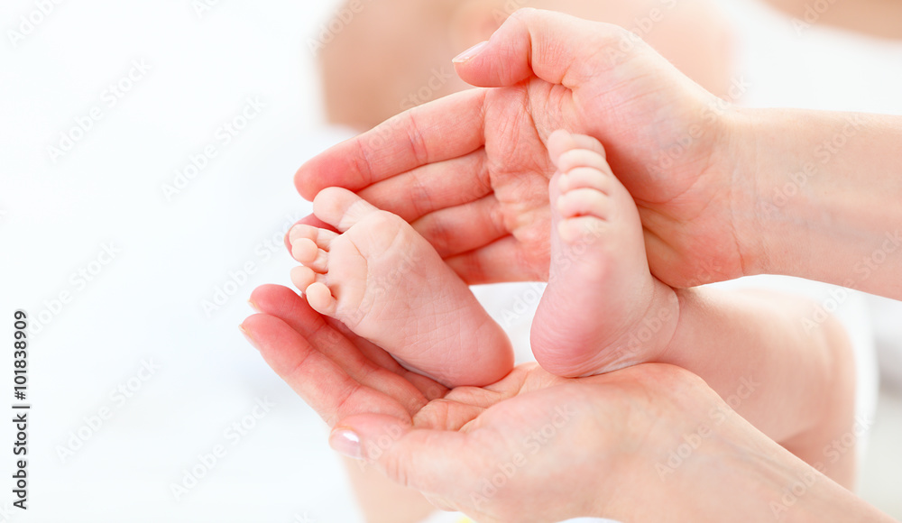 feet newborn baby in arms him mother feet newborn baby in arms him mother