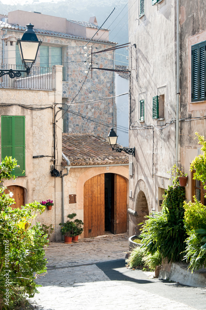 Naklejka premium Street in spanish village Valldemossa