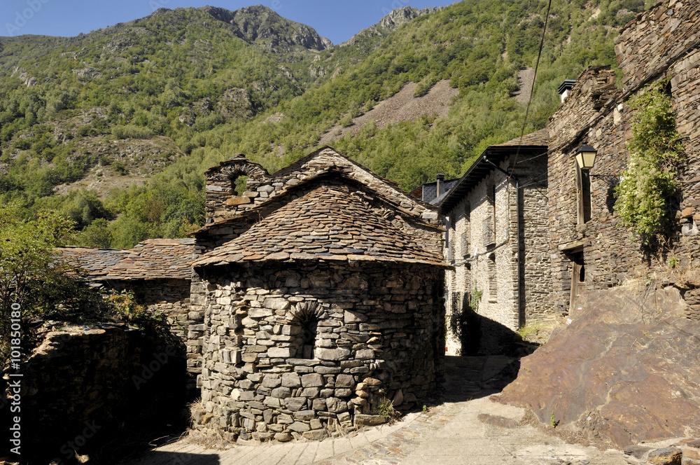 Sant Roma church in the village of Aineto, Pallars Sobira, Pyrenees moutains, Lleida, Spain Sant Roma church in the village of Aineto, Pallars Sobira, Pyrenees moutains, Lleida, Spain