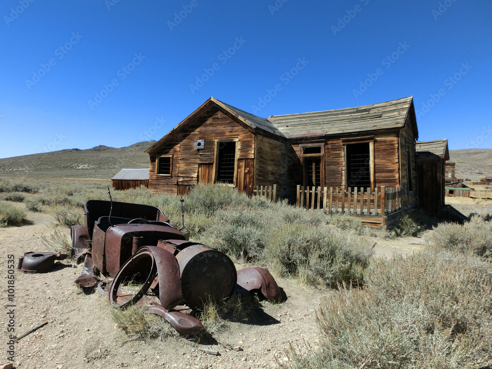 Ταπετσαρία Abandoned wooden farmhouse in ghost town Bodie, California - landscape photo