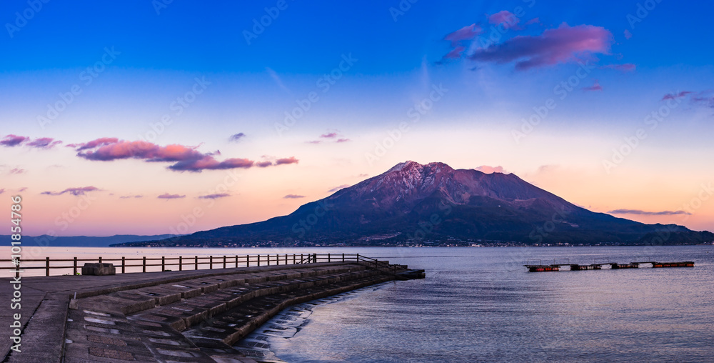 Φωτογραφία 磯浜から見る桜島の夕景
