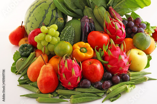 Fototapeta Naklejka Na Ścianę i Meble -  新鮮な野菜と果物 