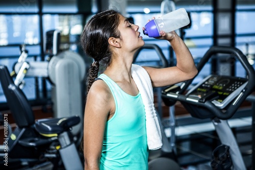 Fit woman drinking water 