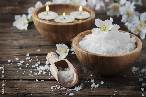 Billede på lærred SPA treatment with salt, almond and candles