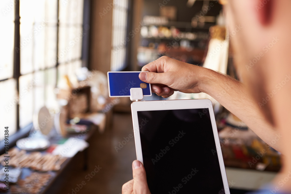 Fotografie Credit Card Reading Device Attached To Digital Tablet