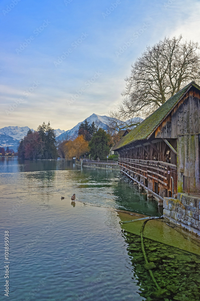 Obraz premium Old Wooden Sluice bridge in Thun Old Town