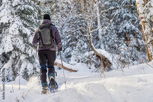 Foto Young man snowshoeing in winter,  in the Quebec eastern township