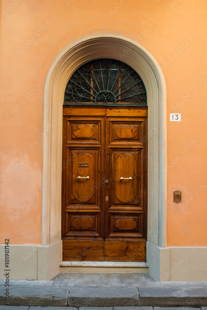 Portone di legno, ingresso palazzo