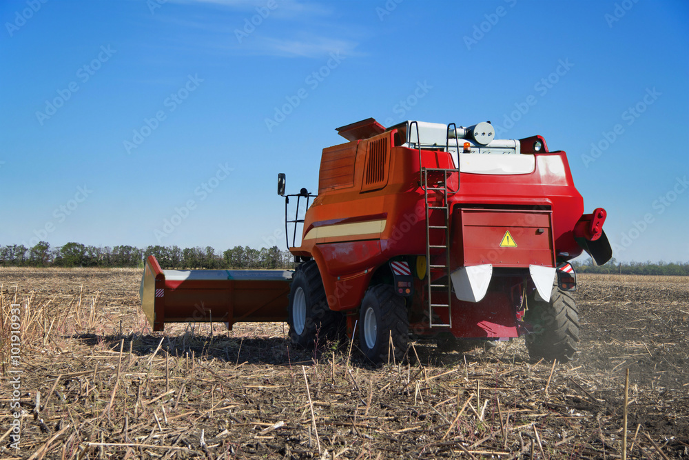 Obraz premium Harvester working field