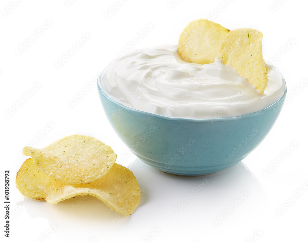 Ταπετσαρία Potato chips and bowl of dip