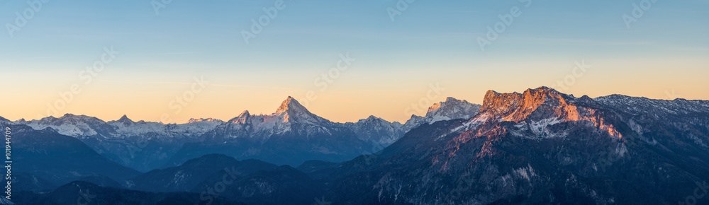 Sonnenaufgang in den Alpen mit Watzmann - obrazy, fototapety, plakaty 