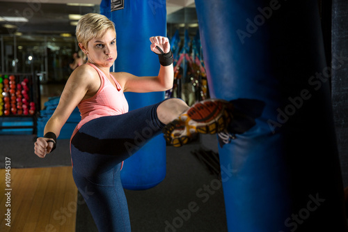 Self defense training kickboxing muay thai tae bo weight loss extreme intense crossfit workout 