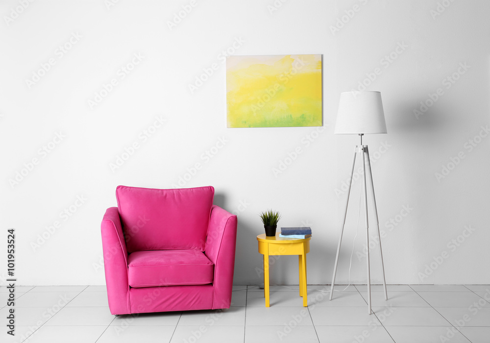 Φωτογραφία Living room interior with pink armchair, lamp and yellow chair  on white wall ba