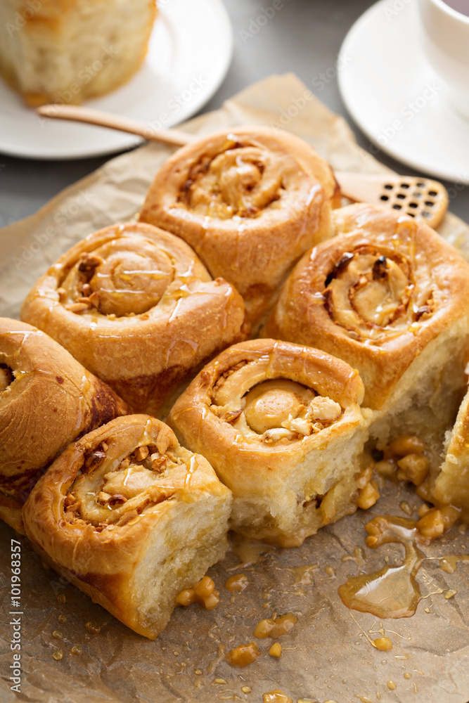 Breakfast rolls with honey and nuts Breakfast rolls with honey and nuts