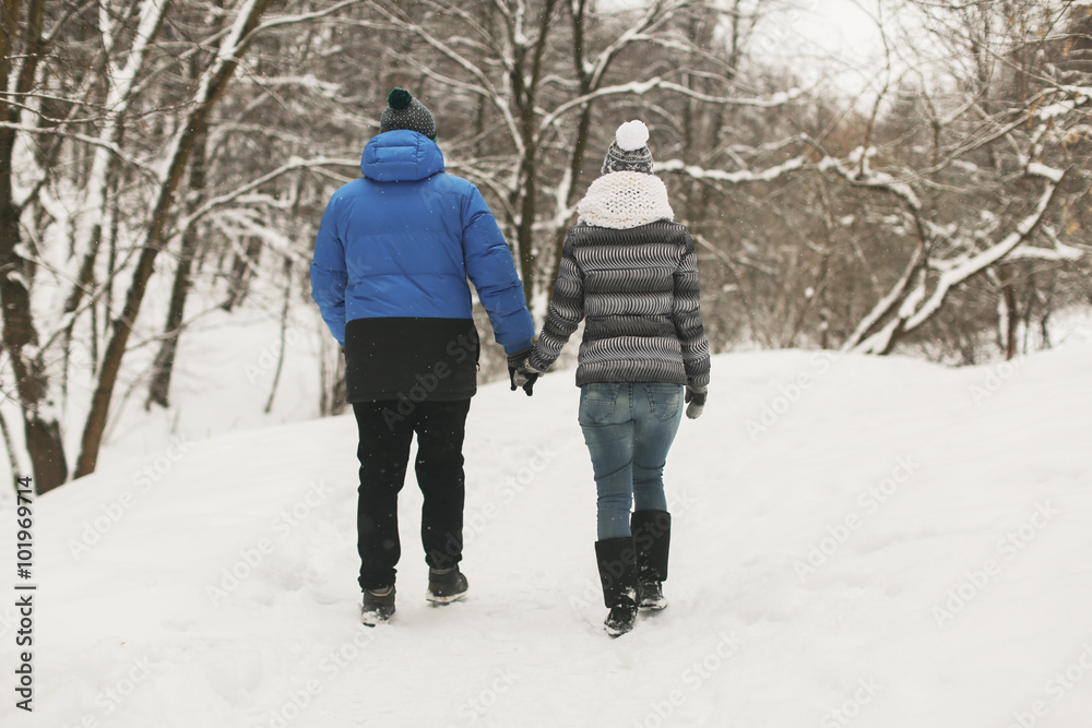 winter photo shoot in the style love story, Couple walks in the park