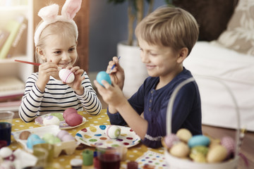 Little kids during the painting eggs