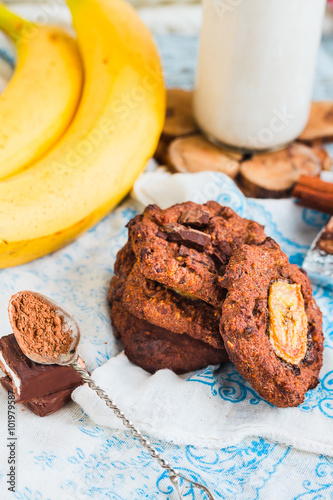 oatmeal cookies with chocolate and banana with almond milk