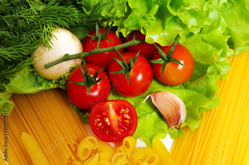 Spaghetti, cherry tomatoes, mushrooms, lettuce and garlic