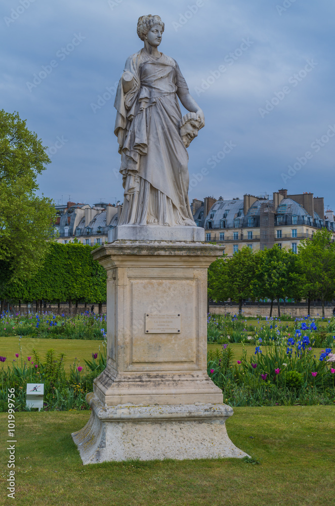Paris Statues