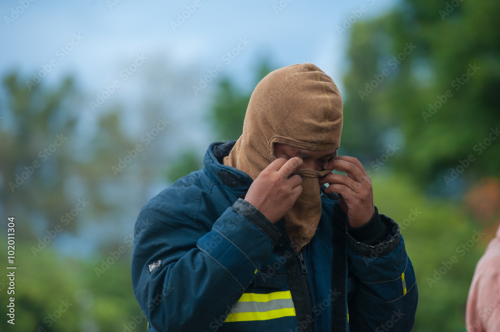 A firefighters dress their suit before the operating