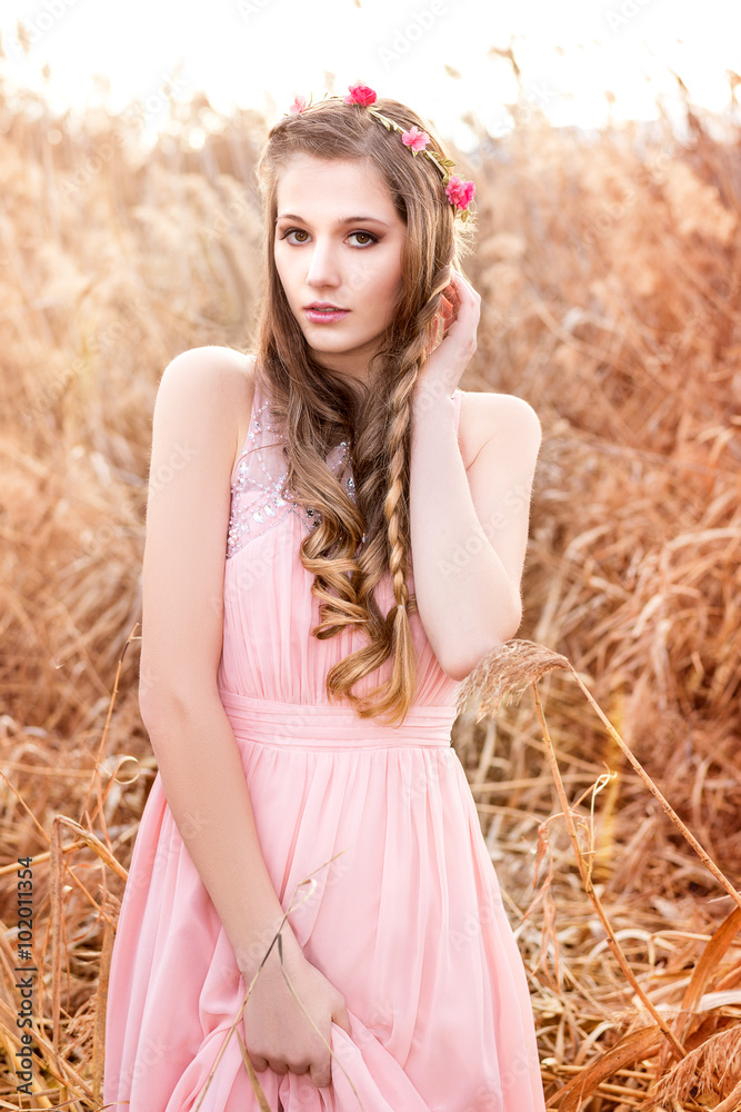 Bridesmaid with flowers in the hair (Katrin Tschemer) Bridesmaid with flowers in the hair (Katrin Tschemer)