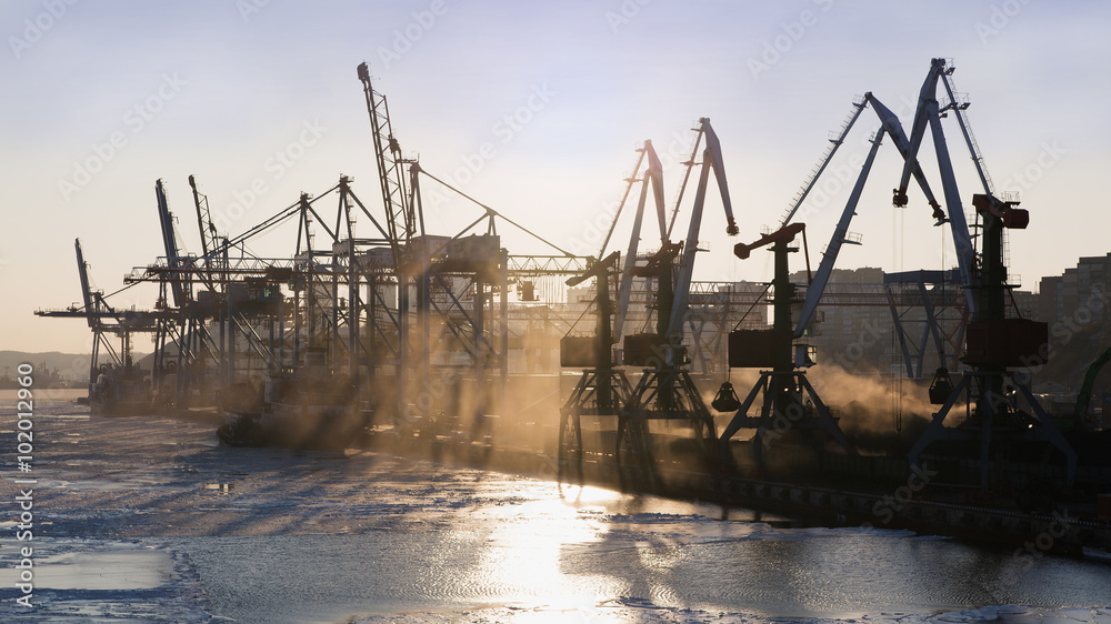 Obraz premium Sea coal terminal