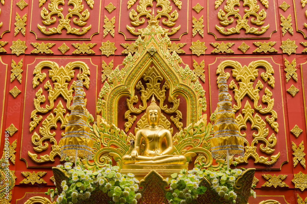 Gold big buddha statue.