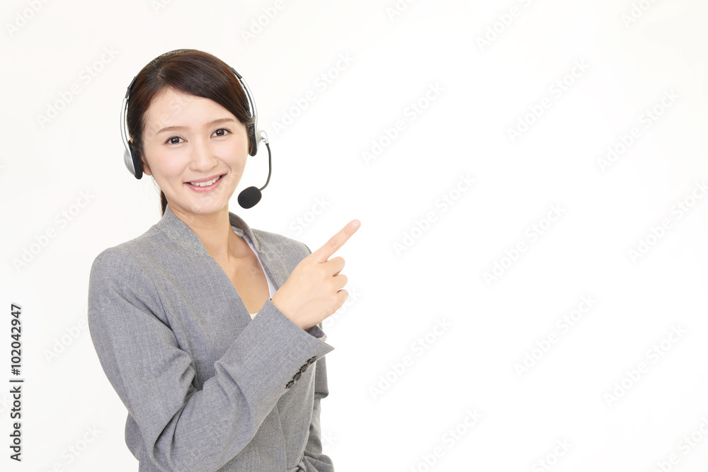 指示する笑顔のオペレーター 指示する笑顔のオペレーター