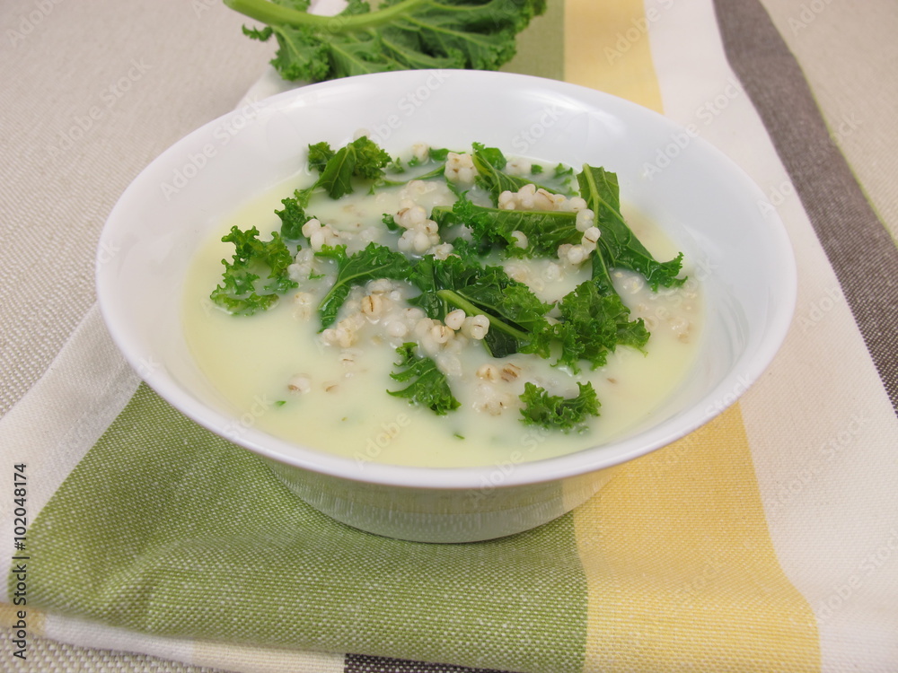 Grünkohlsuppe mit Graupen