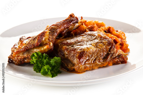 Barbecued ribs with vegetables