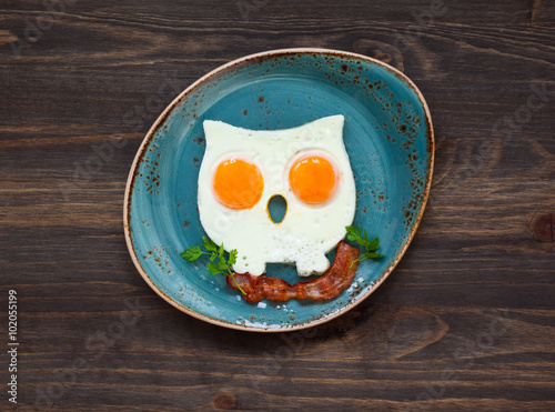 owl-shaped fried eggs
